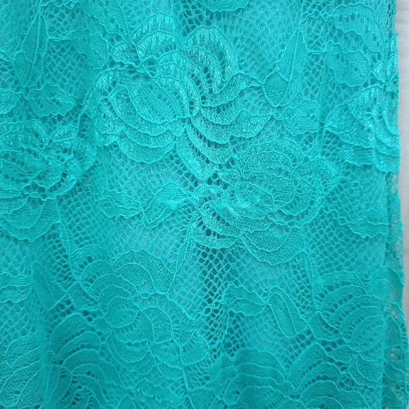 Long bodycon lace dress - Picture 11 of 14